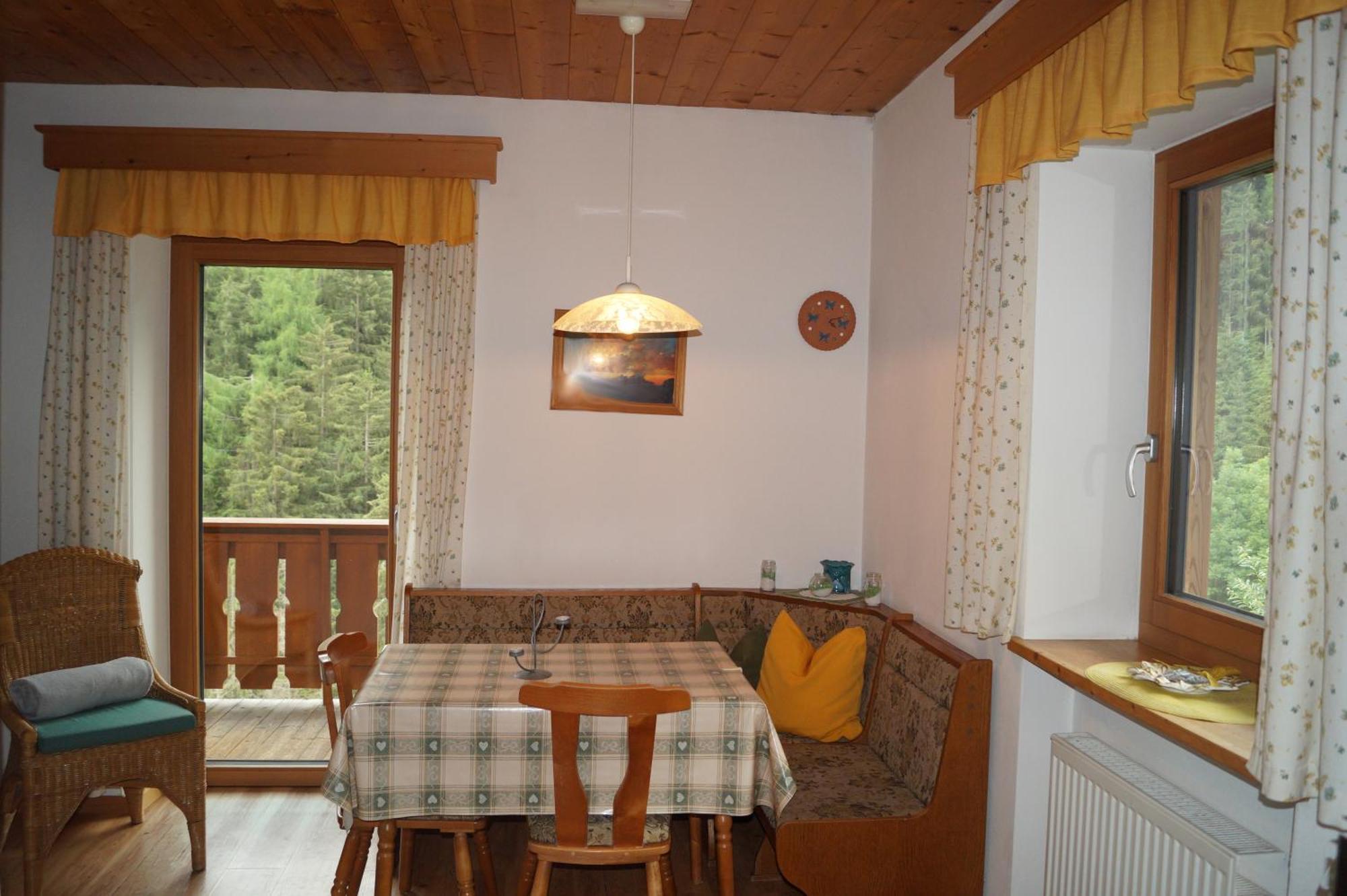 Thalerhof Apartment San Lorenzo di Sebato Bagian luar foto