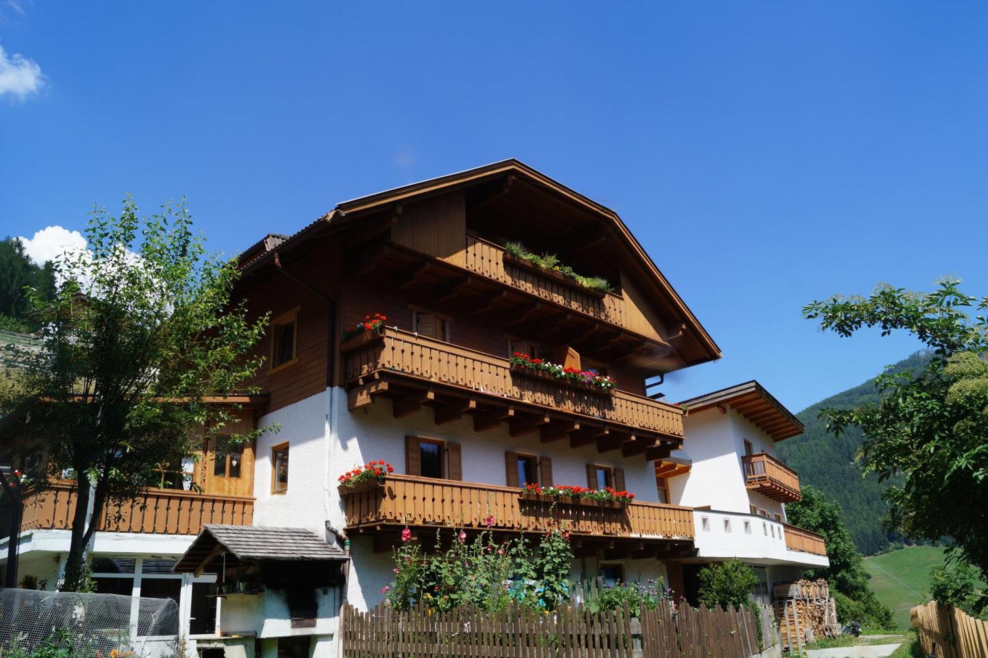 Thalerhof Apartment San Lorenzo di Sebato Bagian luar foto